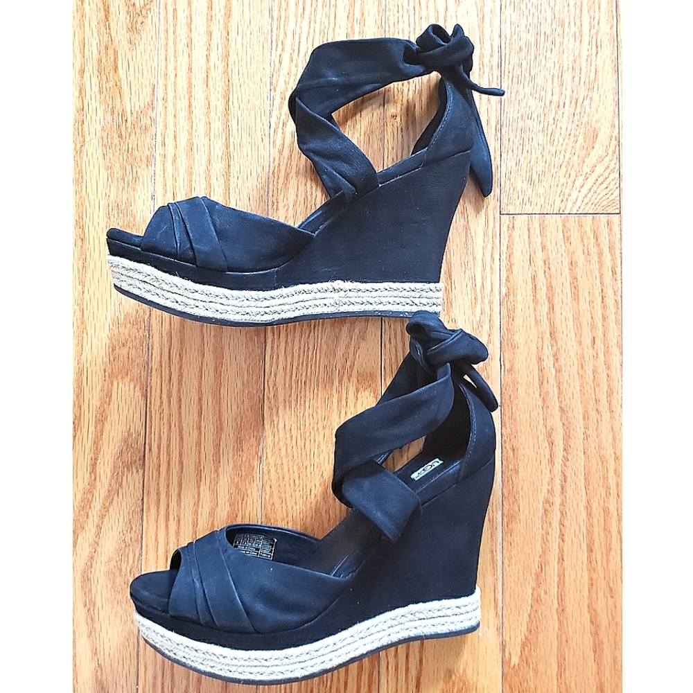 UGG Lucy Nubuck Wedge Sandal in black, US 9, worn once